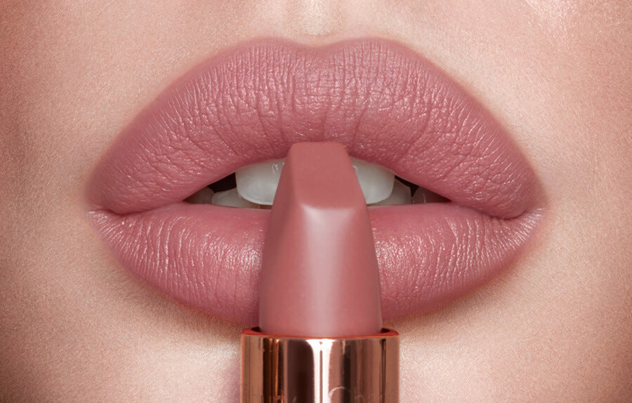 MAQUILLAJE DE LABIOS